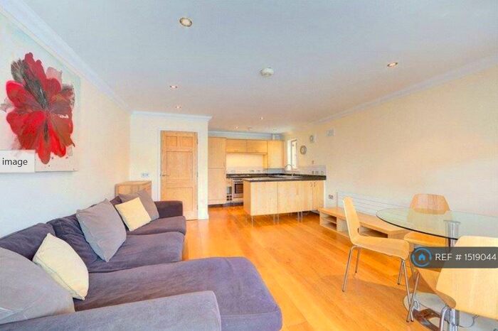 2 Bedroom Flat To Rent In Holly Mansions, New Malden, KT3