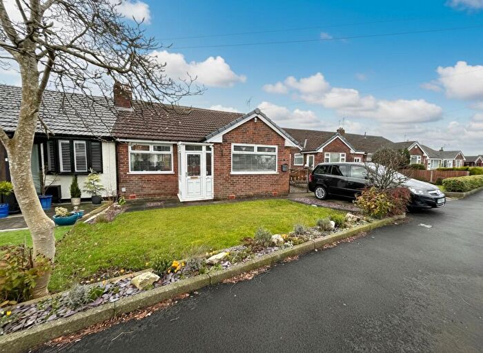 3 Bedroom Semi Detached House For Sale In Ridgmont Drive, Worsley, M28