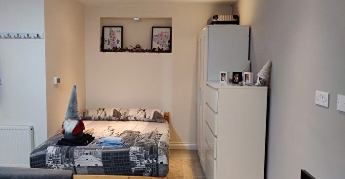 Studio To Rent In Harvey Road, Slough, SL3