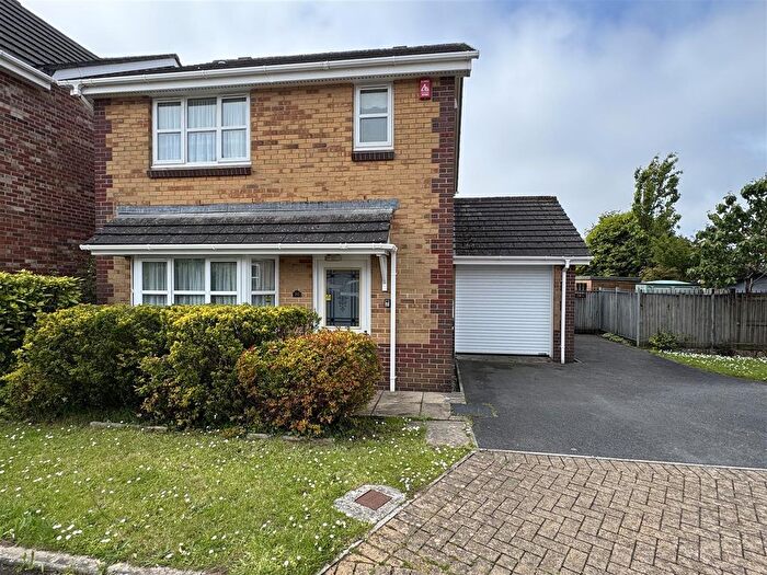 3 Bedroom Detached House For Sale In Beacon Park, Plymouth, PL2