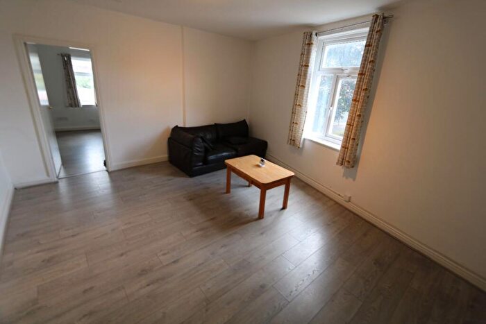 2 Bedroom Flat To Rent In Moss Lane West, Manchester, M15