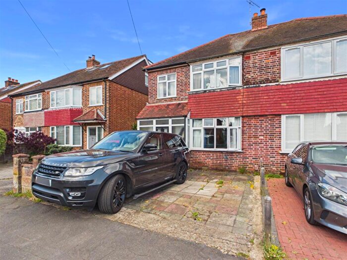 3 Bedroom Semi Detached House For Sale In Braycourt Avenue, Walton-On-Thames, KT12