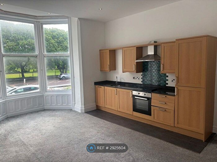 2 Bedroom Flat To Rent In Clifton Drive North, Lytham St Annes, FY8
