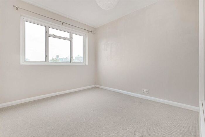 1 Bedroom Flat For Sale In Coronation Court, Brewster Gardens, North Kensignton, W10
