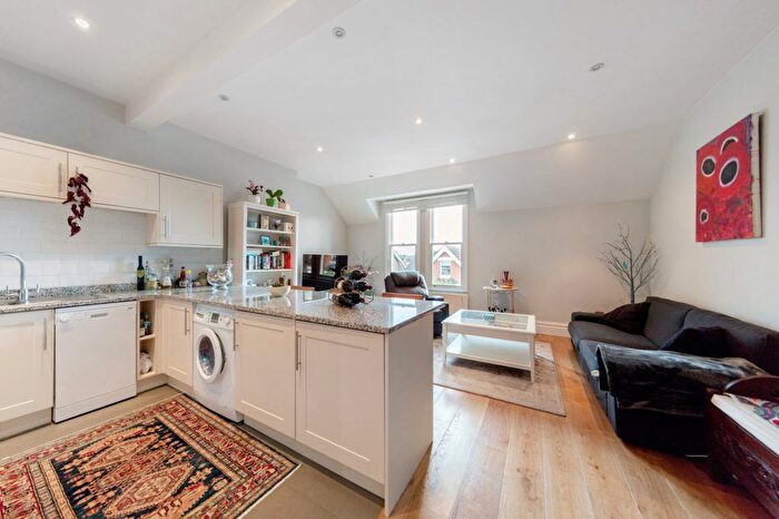 2 Bedroom Flat To Rent In St. Johns Road, Richmond, TW9