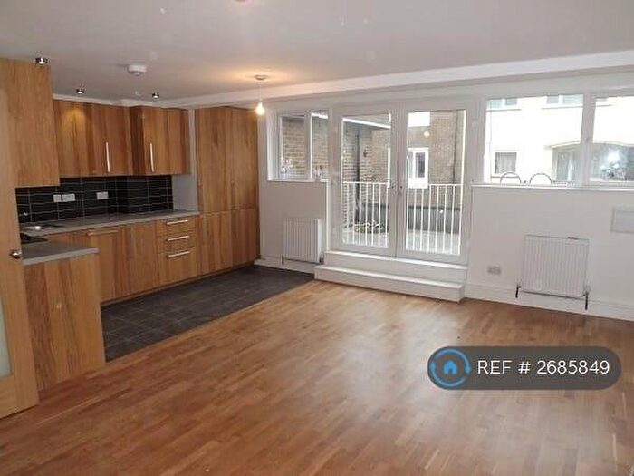 1 Bedroom Flat To Rent In Broadwalk, Crawley, RH10