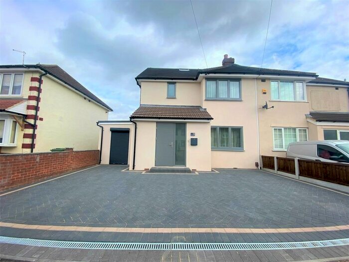 4 Bedroom Semi-Detached House To Rent In Maybank Avenue, Hornchurch, RM12