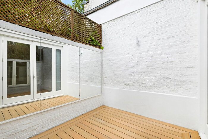 4 Bedroom Mews To Rent In Horbury Mews, London, W11
