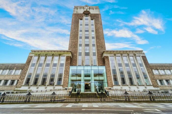 Studio To Rent In Great West Road, Brentford, TW8