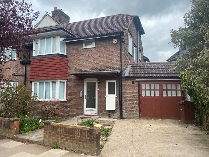 18 Bedroom House Of Multiple Occupation For Sale In The Meadow Way, Harrow, Middlesex, HA3