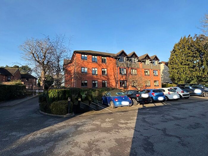 1 Bedroom Flat For Sale In Oakands Court, Warwick Road, Kenilworth, CV8