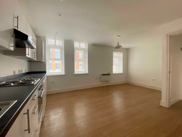 1 Bedroom Flat To Rent In Ashley Road, Walton On Thames, Surrey, KT12