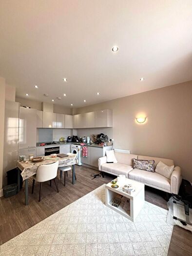 1 Bedroom Flat To Rent In Dudley Mansions, Lansdowne Place, Hove, BN3