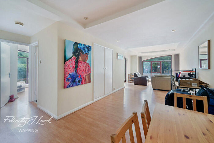 2 Bedroom Flat For Sale In Knighten Street, London, E1W