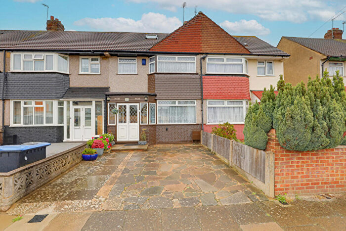 3 Bedroom House For Sale In Lytton Avenue, Enfield, EN3