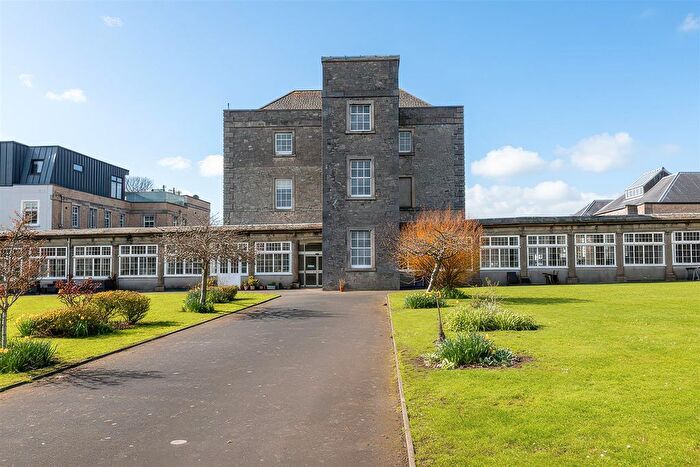 2 Bedroom Flat For Sale In Craigie Drive, Plymouth, PL1