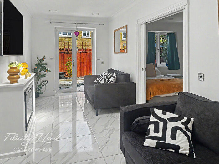 4 Bedroom Terraced House To Rent In Abbott Road, London, E14