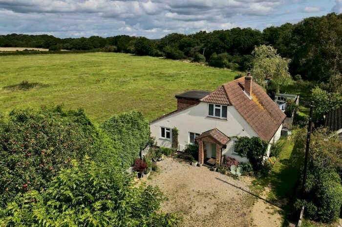 3 Bedroom Chalet For Sale In Sopley, Christchurch, BH23