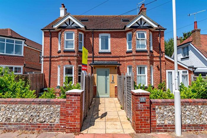 2 Bedroom Flat For Sale In Reigate Road, Worthing, BN11