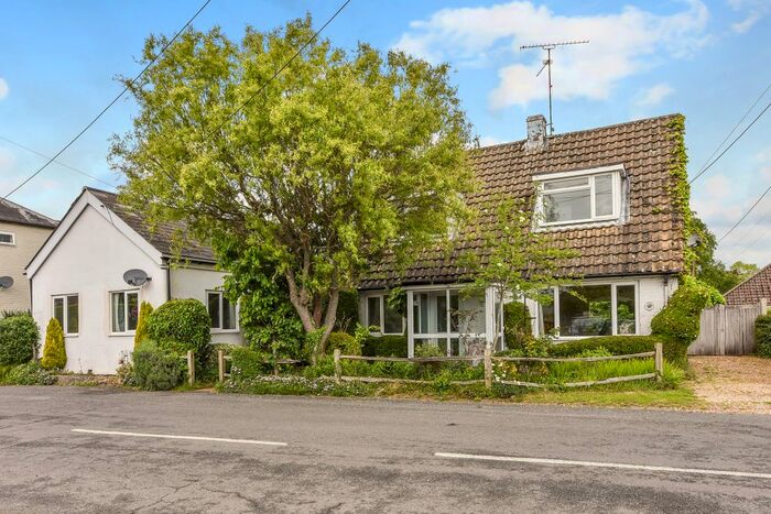 3 Bedroom Detached House For Sale In Upper Farringdon Road, Lower Farringdon, Hampshire, GU34