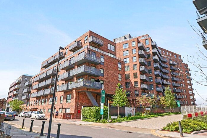2 Bedroom Flat For Sale In Leven Road, London, E14