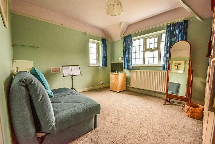 3 Bedroom Detached House For Sale In The Broadway, Dursley, GL11