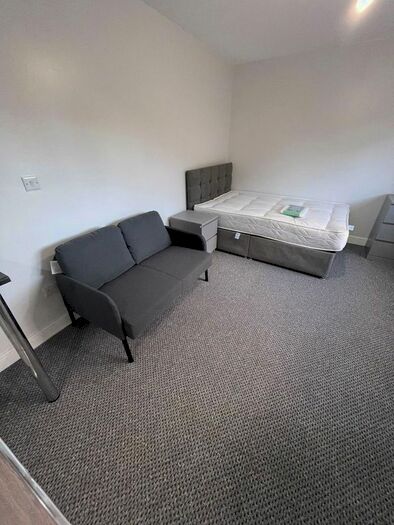 1 Bedroom Flat To Rent In Violet Avenue, Uxbridge, UB8