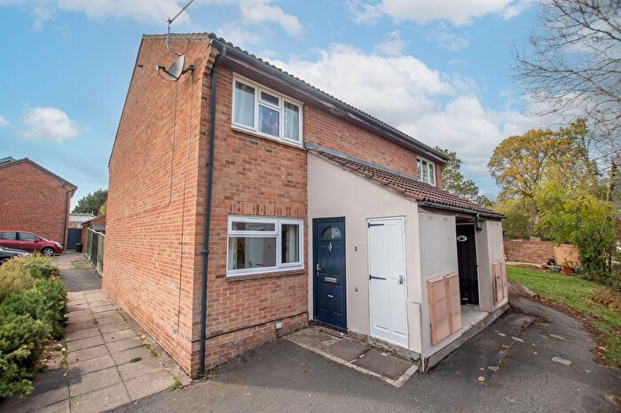 1 Bedroom Maisonette To Rent In Harms Grove, Guildford, GU4