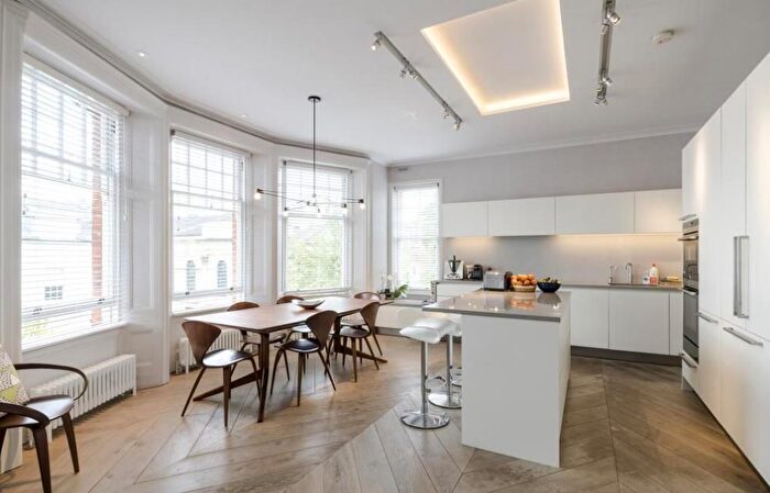 2 Bedroom Flat To Rent In Great Titchfield Street, Marylebone, London, W1W