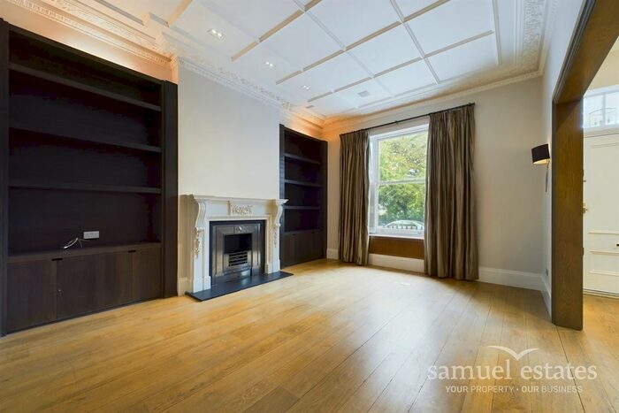 3 Bedroom Flat To Rent In Onslow Gardens, South Kensington, SW7