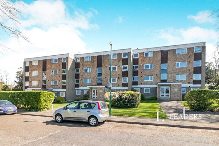 3 Bedroom Flat To Rent In Blackbush Close, Sutton, SM2