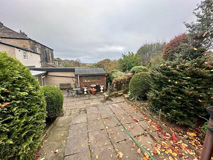 2 Bedroom Cottage For Sale In Smalewell Gardens, Pudsey, LS28