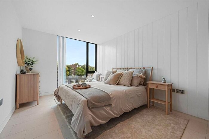 3 Bedroom Flat To Rent In Oval Road, London, NW1