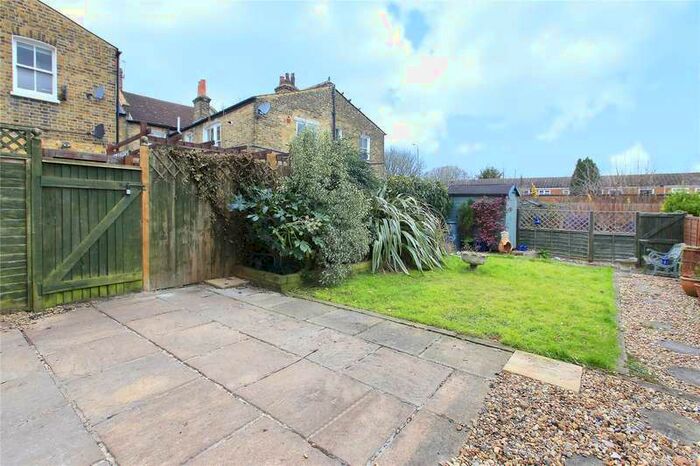 2 Bedroom Flat To Rent In Dornton Road, Balham, London, SW12