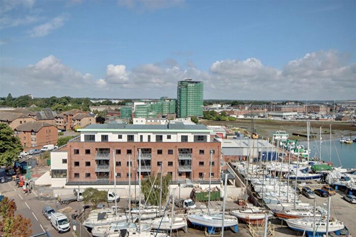 2 Bedroom Flat For Sale In Mumby Road, Gosport, PO12