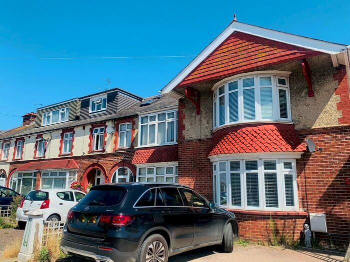 4 Bedroom Semi-Detached House To Rent In Chatsworth Avenue, Cosham, PO6