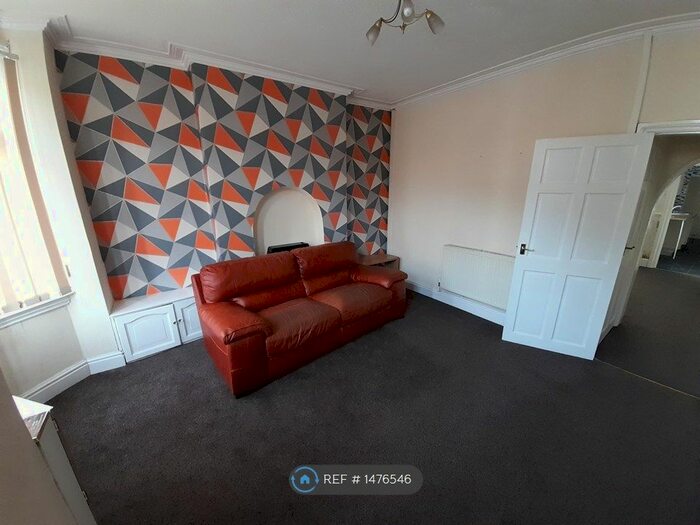 3 Bedroom Semi-Detached House To Rent In Willenhall Street, Wednesbury, WS10