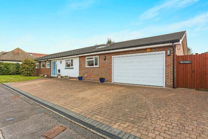 4 Bedroom Detached Bungalow To Rent In Howell Hill Grove, Epsom, Surrey, KT17