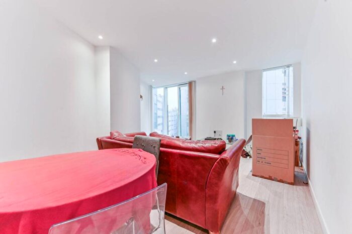 1 Bedroom Flat For Sale In Saffron Central Square, Croydon, CR0