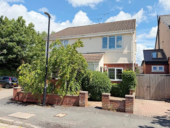 2 Bedroom Semi-Detached House For Sale In Bertie Road, Kenilworth, CV8