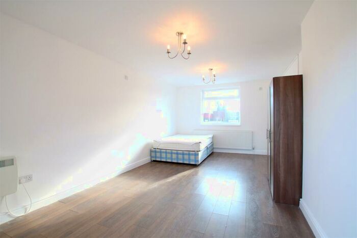 Property To Rent In Kenmore Gardens, Edgware, Middlesex, HA8