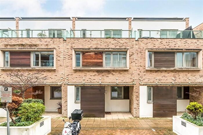 3 Bedroom Property For Sale In Printers Road, Stockwell, SW9