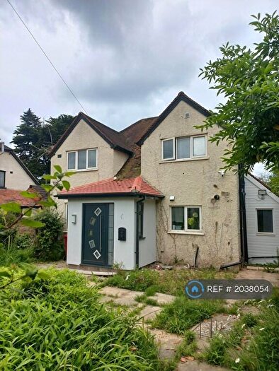 3 Bedroom Detached House To Rent In Burnham Lane, Slough, SL1