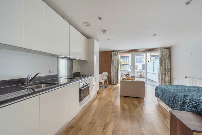 Apartment To Rent In Warehouse Court, Royal Arsenal, SE18