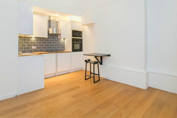 1 Bedroom Flat To Rent In Eardley Crescent, Kensington, SW5