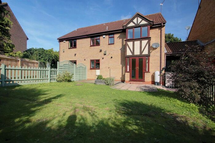 2 Bedroom Terraced House To Rent In The Pastures, Hemel Hempstead, HP1