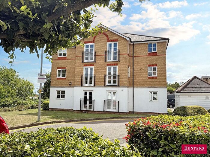 2 Bedroom Flat To Rent In Clarence Close, Barnet, EN4