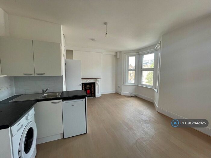 Studio To Rent In Temple Road, Croydon, CR0