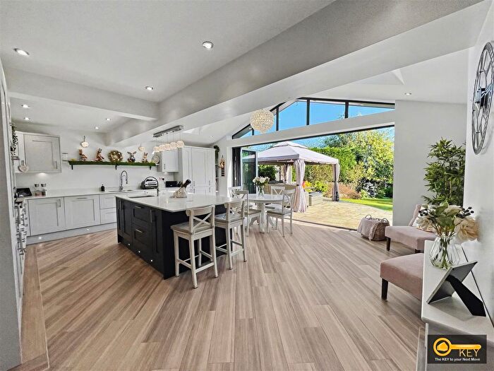 4 Bedroom Detached House For Sale In Trent Road, Bulkington, CV12