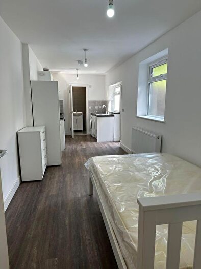 Studio To Rent In Florence Road, London, N4